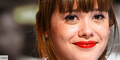 1, se fait violemment alpaguer par une jeune fille dans le public. Mathilde Warnier : après avoir fait le buzz en clashant Nicolas Bedos, elle devient actrice