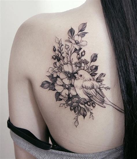 Whatsapp bilder, gifs, gästebuchbilder für deine communities und gästebücher, animationen, gb bilder für jappy, facebook pinnwand bilder und foren Rücken Vogel Tattoomotiv schwarz weiß #blumentattoo # ...