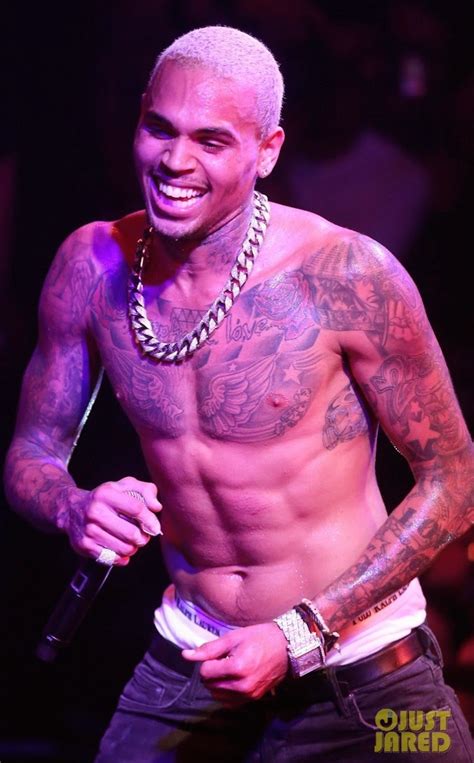 Celeb Saggers Chris Brown S Hot Shirtless Sag