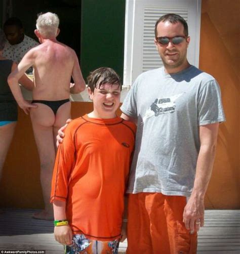 Awkward Family Photos Most Embarrasing Beach Holiday Snaps Daily Mail Online