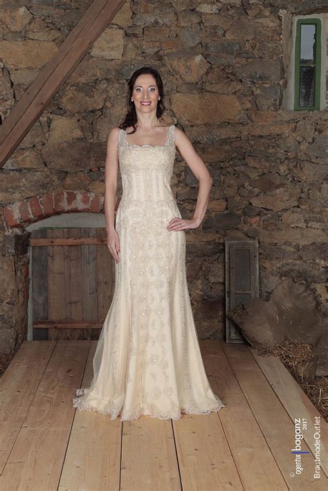 24 фото и 8 видео из коллекции пользователя beas kleideratelier. BrautmodeOutletBautzen - Brautmode Kollektion schmale ...