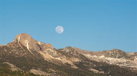 Yosemite Moon Rise · Josh Carlisle
