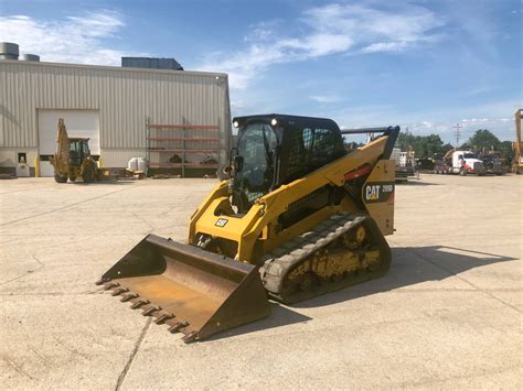 Its standard, suspended undercarriage system provides superior traction, flotation, stability and speed to work in a wide range of applications and underfoot conditions. Used 2015 Caterpillar 289D for Sale - Whayne Cat