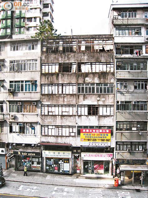 It borders the districts of kwun tong to its southeast, kowloon city to its southwest, sai kung to its east. 黃大仙地盤降意向33%標售 - 東方日報