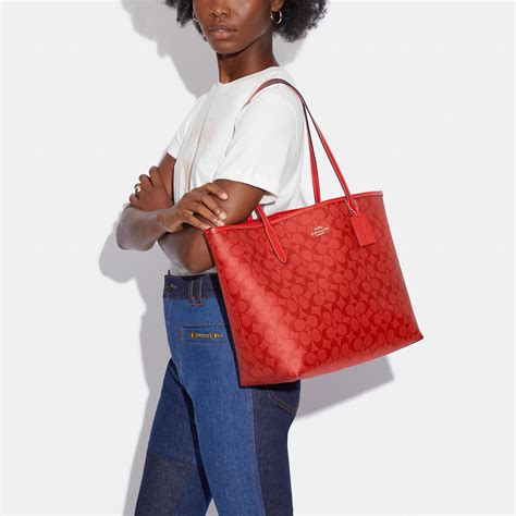 City Tote In Signature Canvas Coach Ph