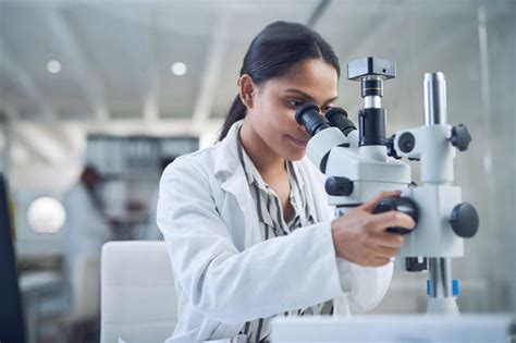 What Does A Pathologist Do And How To Become One Rusm