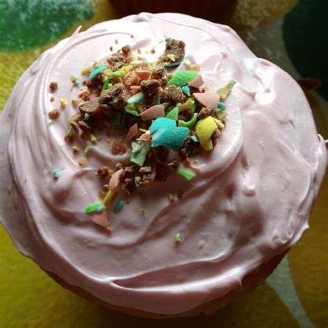 This post was translated from portuguese. Crushed up mini eggs for sprinkles | Food, Desserts, Mini eggs