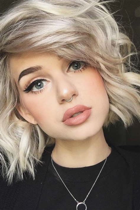 Blunt short hair is a perfect way to show off killer bone structure, striking eyes, flawless makeup, or any other feature you want to highlight. 1001 + Ideas for Stunning Medium and Short Hairstyles For ...