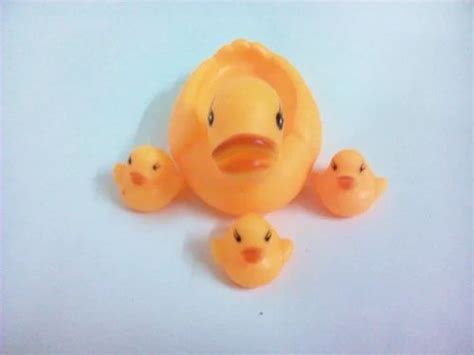 Moma Bath Duck डक टॉय बतख की आकृति वाले खिलौने In Majnu Ka Tilla