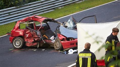 Zwei Tote Bei Unfall Auf Nürburgring Auto Aus Kurve Geschleudert Welt