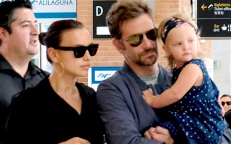 Bradley Cooper E Irina Shayk Levam A Filha Lea Para Festival De Cinema