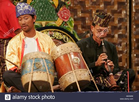 Kali ni sis taknak perkenalkan product tapi sis nak perkenalkan rakan2 sis kat digi store kota bharu ni. Malaysian percussion orchestra with flute Gelanggang Seni ...