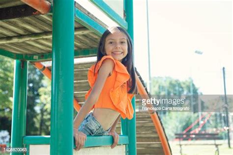 Little Girls Bent Over Imagens E Fotografias De Stock Getty Images