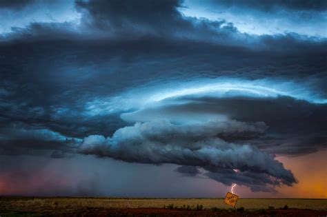 Scary And Amazing Structure Of Supercell And Thunderstorms Lightning Photos Magical Sky