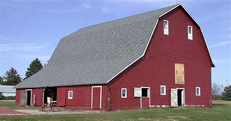 Take A Tour Historic Barns In The Iowa Countryside