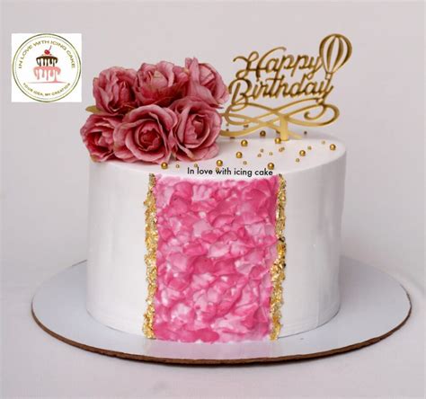 Elegant Birthday Cake In Love With Icing Cake
