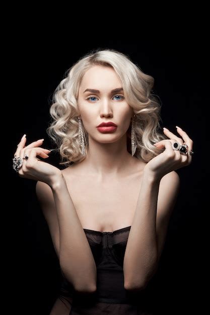 Premium Photo Beauty Fashion Woman With Jewelry On Her Hands
