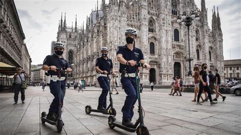 In italien mischen rechtsextreme bei den protesten mit. Italien erreicht neue Corona-Tiefstwerte: 8 Tote und 97 ...