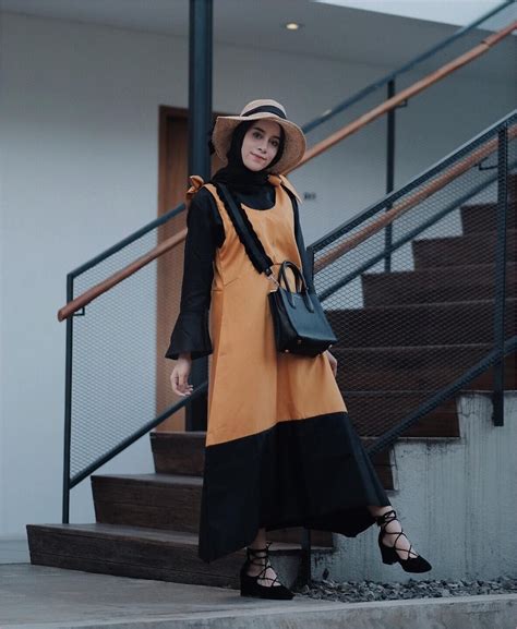 Dress ini membuat anda nyaman dan juga serta bebas bergerak. 99+ Model Baju Muslim Terbaru Ala Selebgram Bisa Untuk Lebaran indohijab - Alaidrous | Pusat ...
