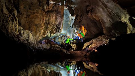 Exploring Cha Loi Cave In Quang Binh Province