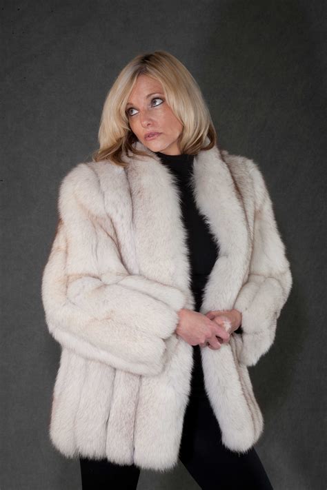 Beautiful White Mink Fur Coat Looks Great On Men And Women Fur