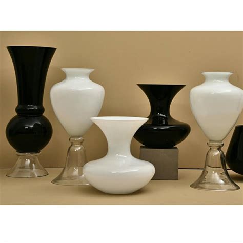 Perfect Combination Of Black And White Vases For Flowers Rhomedecorating