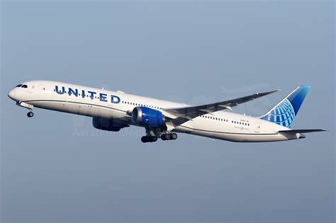 United Airlines 777 300er New Livery Now United Airlines Boeing 777
