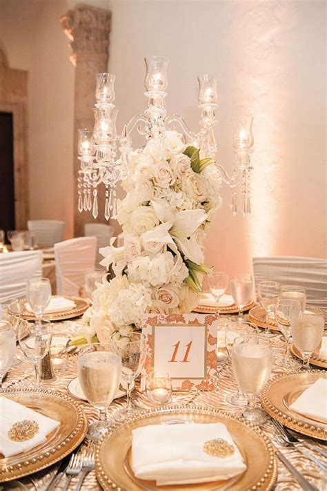 From wedding ceremony to wedding reception, or from rustic to elegant, you'll find wedding decor inspiration for any budget or diy project. Gold And White Wedding Theme