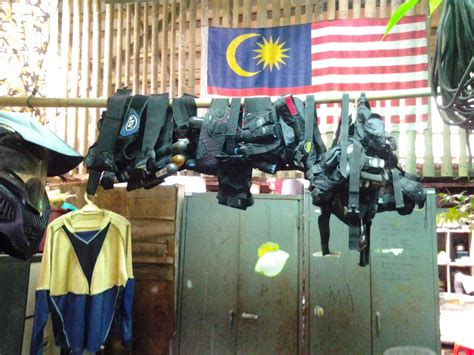 Antara lokasi yang digunakan sebagai latar telefilem ini ada perkampungan budaya, taman botani negara, shah alam dan juga di kem isi rimba, kemensah. MAIN PAINTBALL DI KEM ISI RIMBA KEMENSAH | MY LIFE THROUGH ...