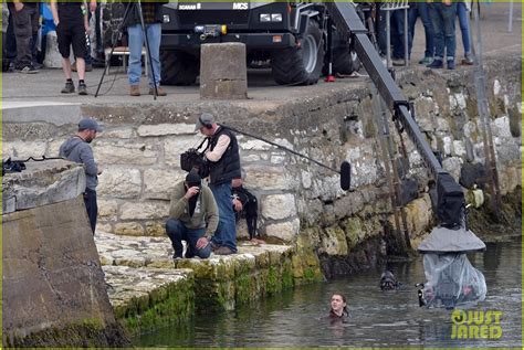 Maisie Williams Films In The Water For Game Of Thrones Season Six