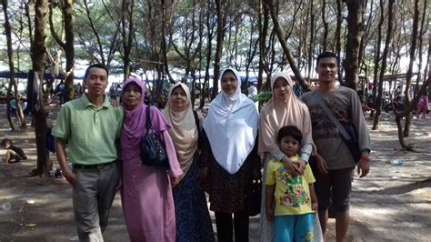 Baiklah, seperti pada judul yang tertera di atas, laguna plage atau yang biasa disebut dengan pantai. Serunya Menikmati Pantai Laguna Lemburpurwo, Ada Mang ...