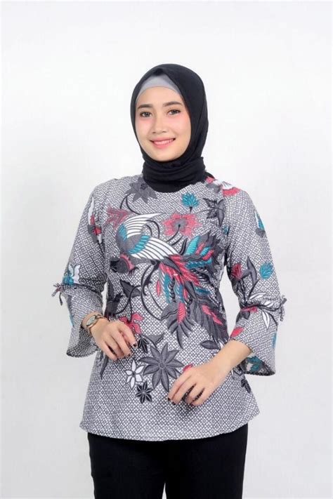 Cari blouse wanita di indonesia, distributor blouse wanita, supplier, dealer, agen, importir, kami mempunyai database terlengkap untuk blouse wanita indonesia. 30+ Model Blouse Batik Wanita (MODERN, KOMBINASI, KERJA)