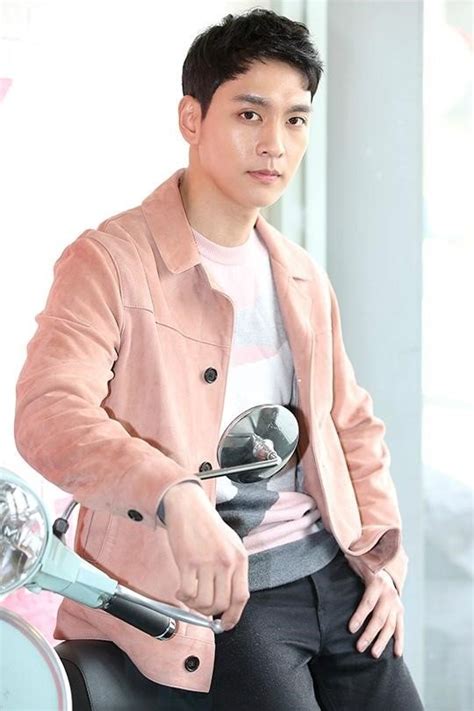 Choi minho is a south korean idol singer, rapper, dancer, actor, model, lyricist, promotional model, mc, and radio host. Choi Tae-joon (최태준) - Picture Gallery @ HanCinema :: The ...