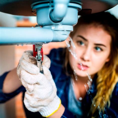 6 Things Professional Plumbers Never Do In Their Own Homes In 2021