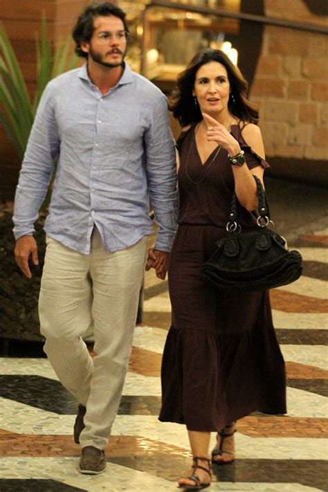 Após a cantora maria gadu criticar a legenda de uma foto postada pelo deputado eleito túlio gadêlha, a apresentadora fátima bernardes saiu em defesa do namorado na rede social. Fátima Bernardes é flagrada andando de mãos dadas com novo ...