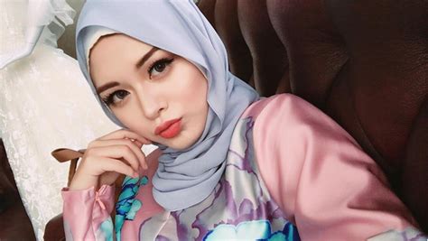 Ayana mempelajari islam dari internet. Cantiknya Ayana Moon, Mantan GirlBand Korea yang Kini ...