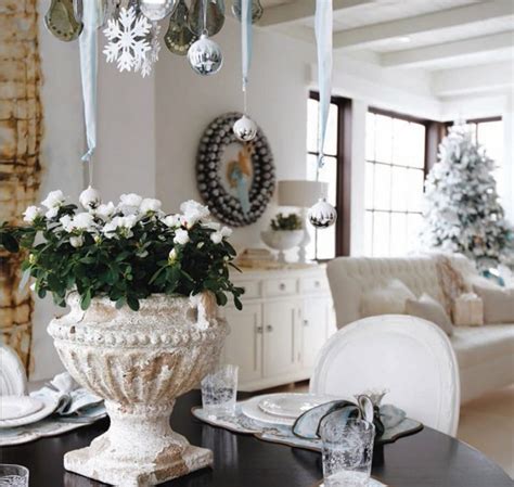 Blanca Navidad Con Decoración Moderna Y Clásica