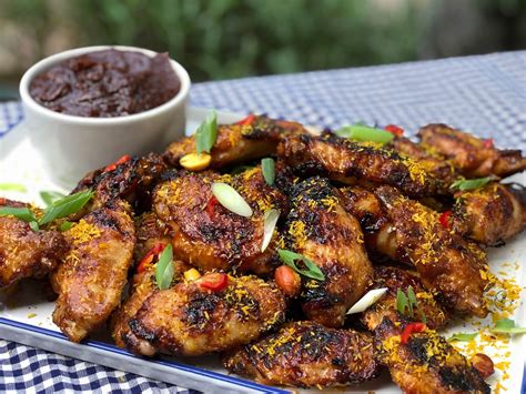 Indische kippenvleugels van de bbq ajam ketjap