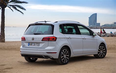 There's a thoughtfully designed cargo area that helps keep you organized. VOLKSWAGEN Golf Sportsvan specs & photos - 2017, 2018 ...