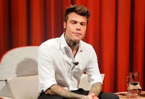 He has a great fan following in those platforms. Fedez fa preoccupare i suoi fan: "Aiuto, una palla di ...