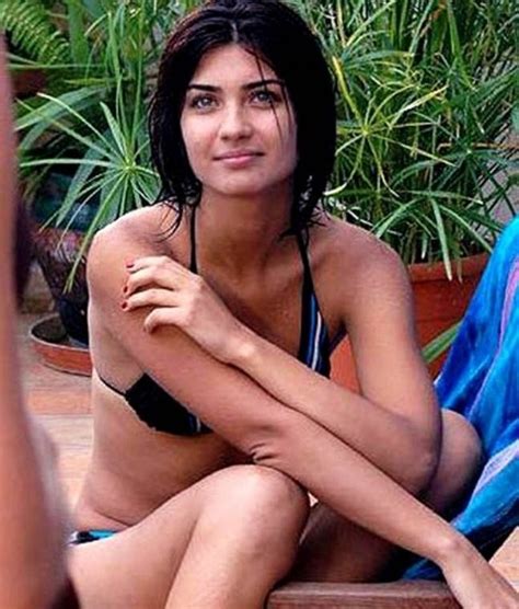 Tuba Buyukustun Shows Her Breasts Nudestan Com Naked Celebrities Photos And Videos New