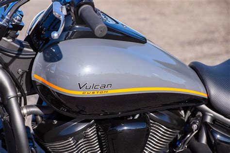 It's agile because it's comparatively small, at least against its 900 cc and 1700 cc siblings, similar to the z650 and the ninja 650, with both of which it shares its parallel twin engine. Круизер Kawasaki Vulcan 900 Custom 2020. Тест