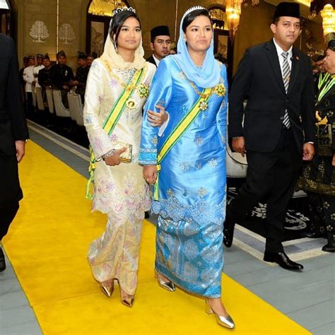 Sultanah nur zahirah mendakwa kenyataan itu adalah fitnah kerana baginda tidak pernah melibatkan diri dengan urusan pentadbiran kerajaan negeri dan penubuhan tia selain mendakwa kenyataan itu. Pesona Tengku Puteri Utama Tengku Nadhirah Zahrah, Persis ...