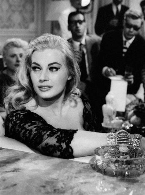 Anita Ekberg Radiante En Una Escena De La Dolce Vita Dirigida Por Federico Fellini En 1960