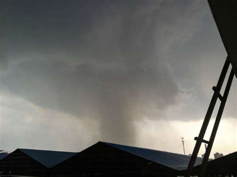 Antena 3 › emisiuni › sinteza zilei › tornadă devastatoare în cehia și austria. Tornado kills 6, injures 200 in China