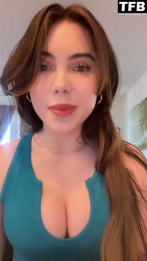 McKayla Maroney Shows Off Her Sexy Tits Pics TheFappening