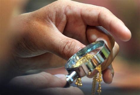 Harga emas putih per gram yang ditawarkan mencapai rp.529.000,00. Mungkin Saatnya Beli Emas, Harga Emas Antam Alami Lonjakan ...