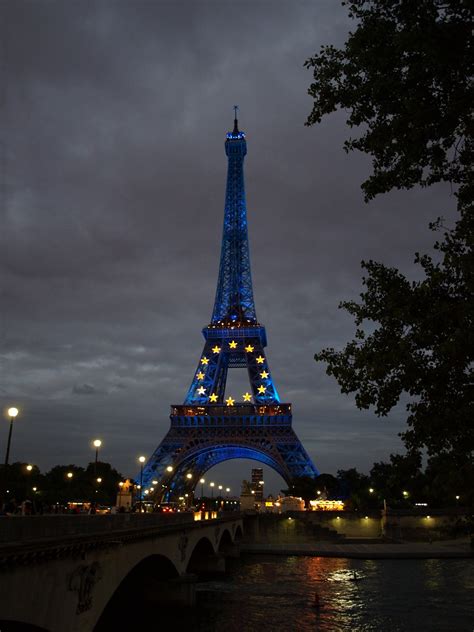 The Eiffel Tower Turn In Blue La Tour Eiffel Bleuit 2008 Flickr