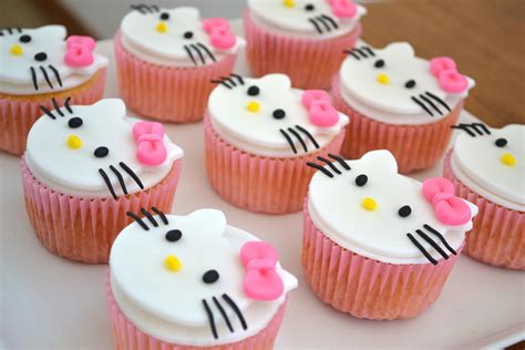Cupcakes De Hello Kitty Decorados Como Ella