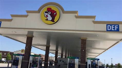 Buc Ees 120 Fueling Positions World Biggest Gas Station Youtube